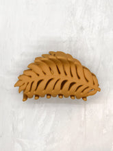 Load image into Gallery viewer, Leaf claw clip
