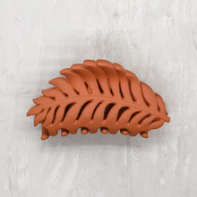 Load image into Gallery viewer, Leaf claw clip
